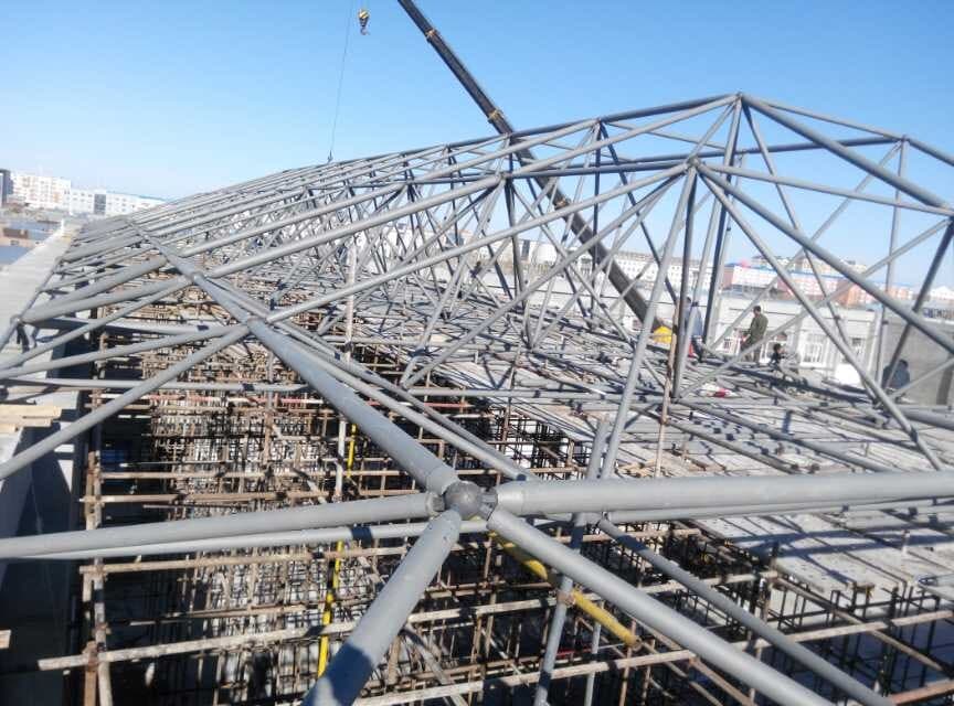 临湘商贸城屋顶网架工程